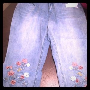 Denim embroidered capris